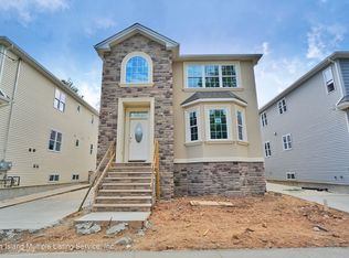 16 Eugene St, Staten Island, NY 10309