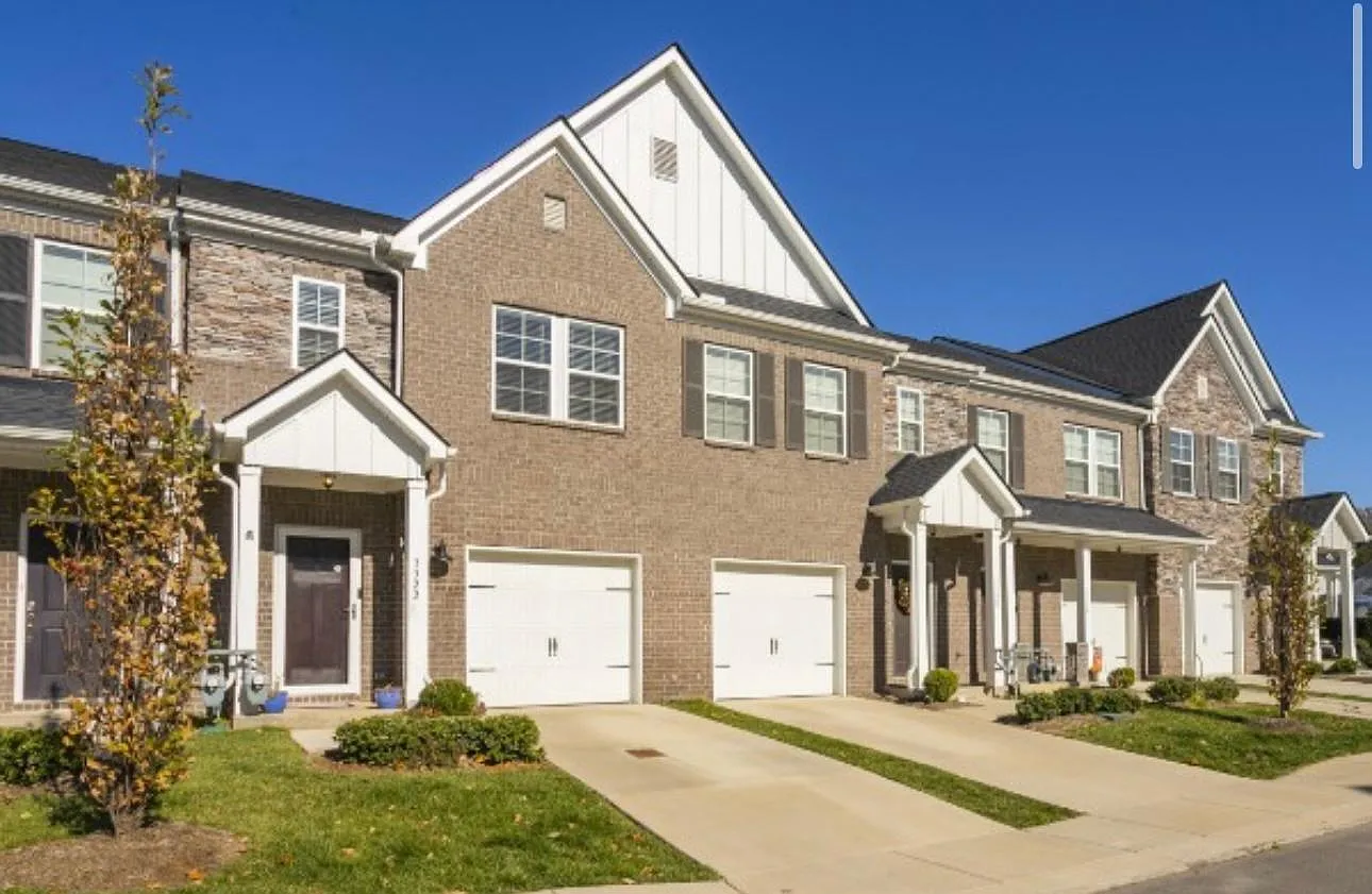 3 bed, 2.5 bath, 1635 sqft, $1,999 — Photo 1
