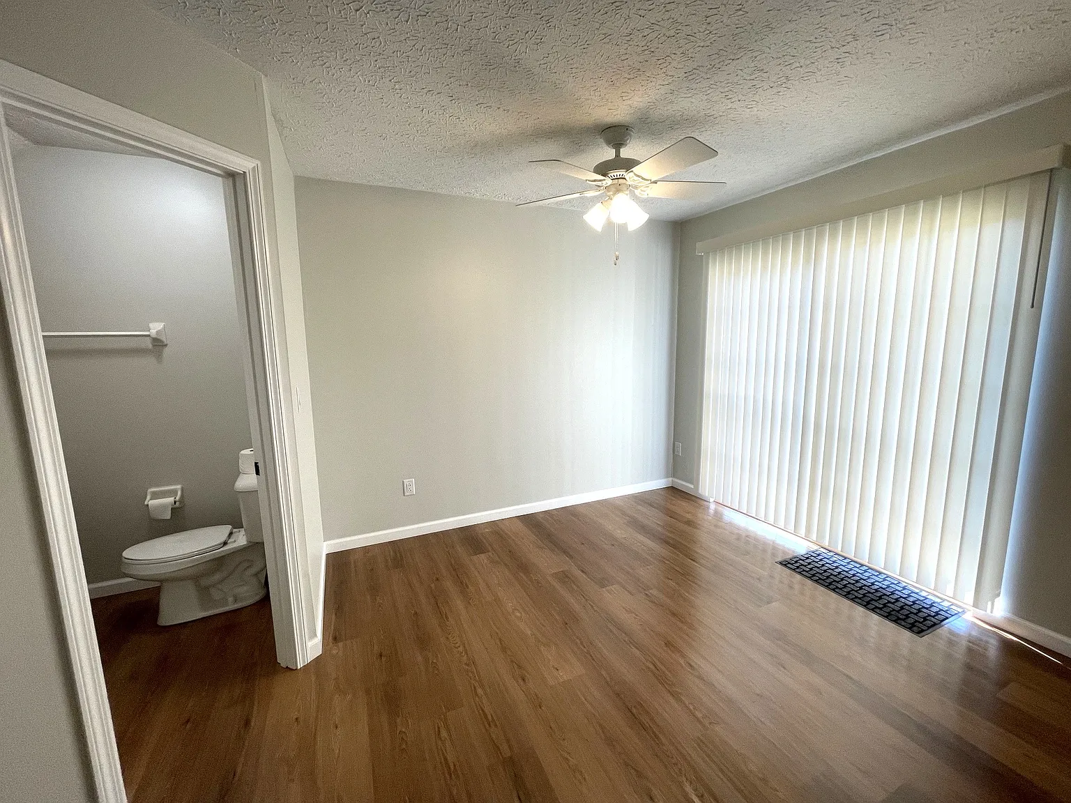 2 bed, 2.5 bath, 1208 sqft, $1,400 — Photo 4