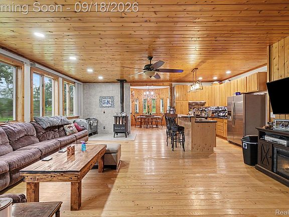 3rd image of 2651 Fenton Rd