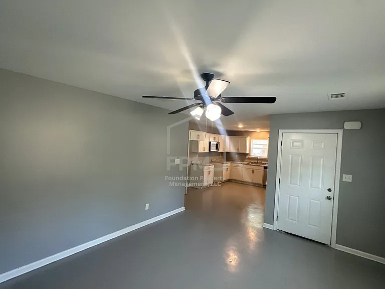 307 Harrell St — Photo 5
