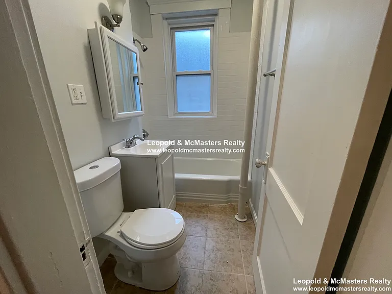 Gorden St Apartments — Photo 26