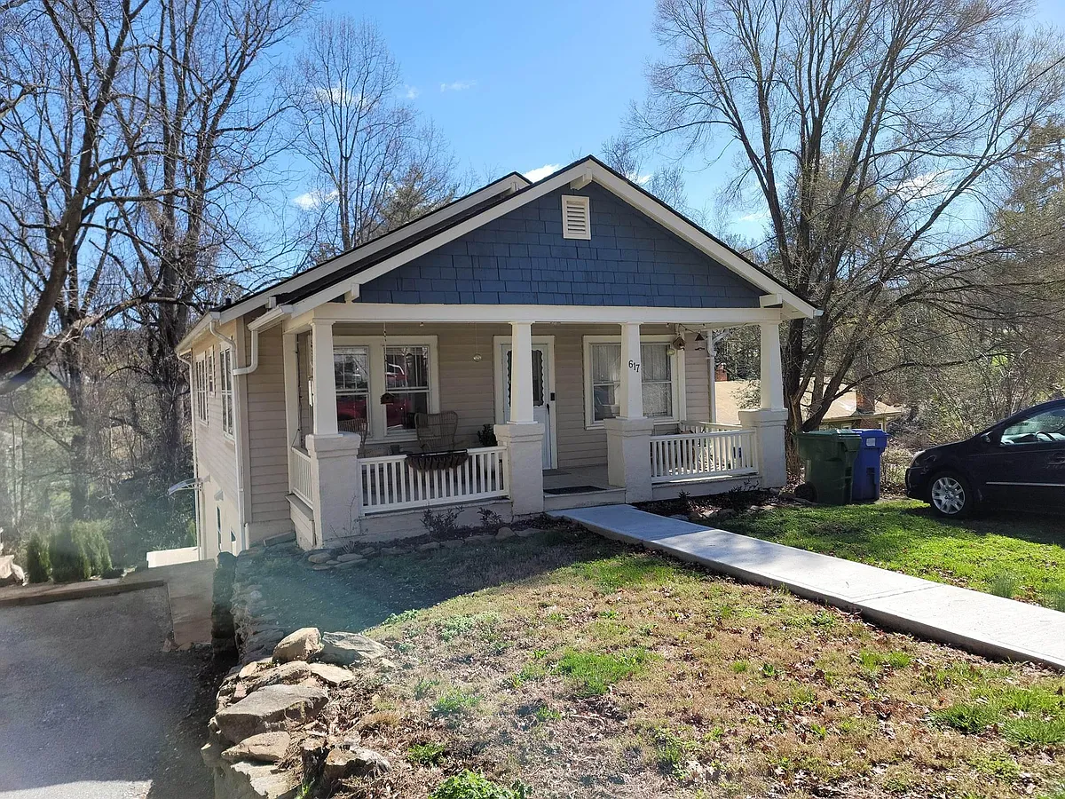 Building Photo - 617 Brookshire St