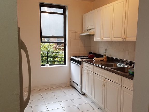 2nd image of 441 Brooklyn Ave APT 3D