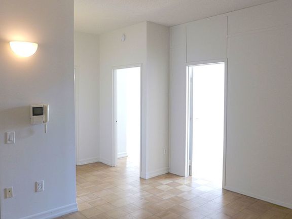 5th image of 321 W 54th St APT 706
