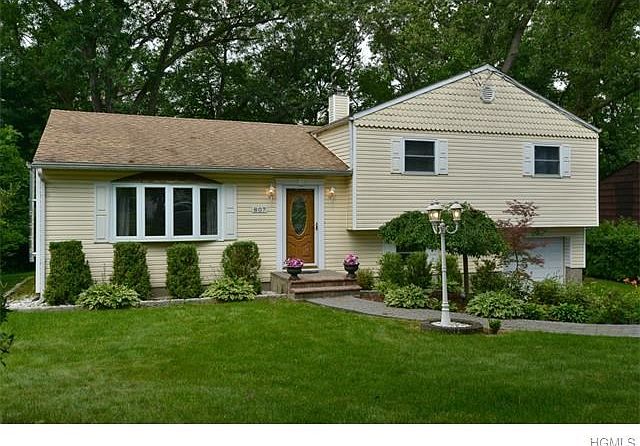 1st image of 807 Terrace Pl