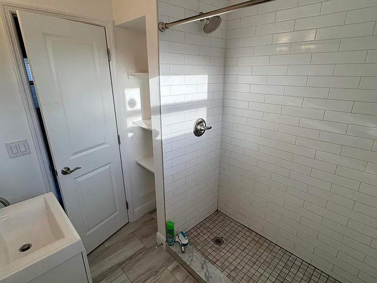 1437 NW 4th Ave — Photo 11