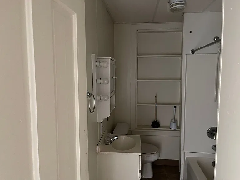 20 N Washington St #2 — Photo 15