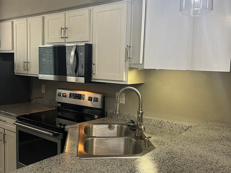 829 W Puetz Rd #6 — Photo 8