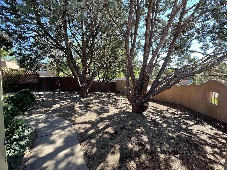 825 Rio Vista St — Photo 10