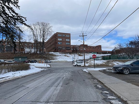 4th image of 48 Mohican St