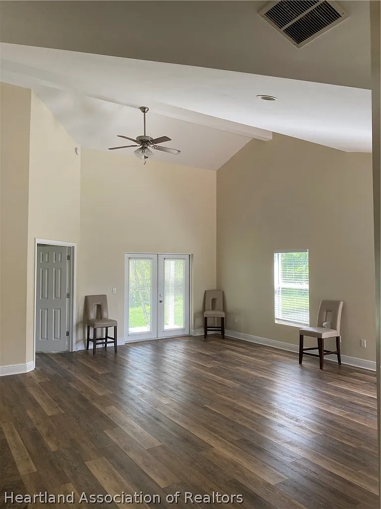 3 bed, 2.0 bath, 1563 sqft, $1,550 — Photo 2
