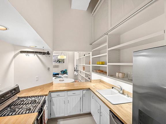 5th image of 415 W 55th St APT 1A