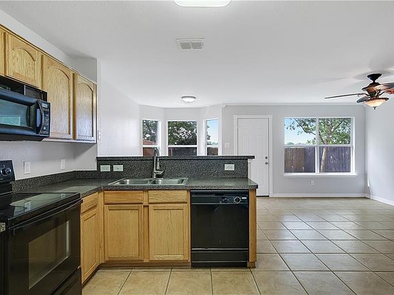4th image of 1324 Pine Ln