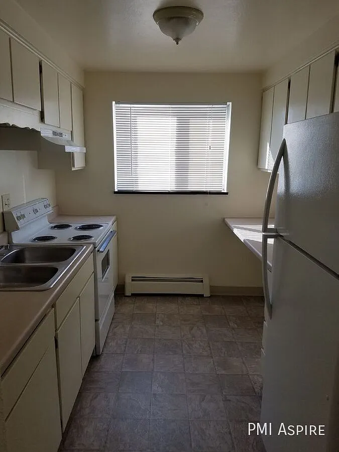 2 Bedroom 1 Bathroom Ground Level Apartment in Longmont — Photo 2