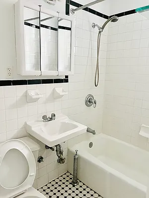 Rented by CitySites Real Estate Group | media 15