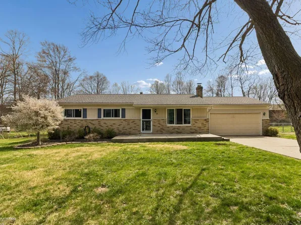 8360 Rosecrest Ct, Utica, MI 48316