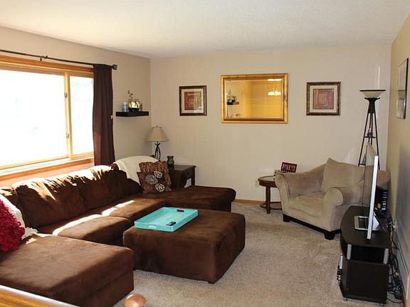 4th image of 709 4th St