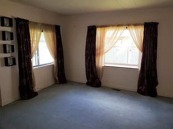 3rd image of 2418 W Kiernan Ave