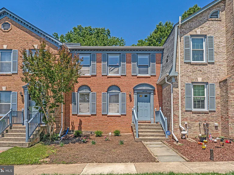 2852 Yarn Ct — Photo 1