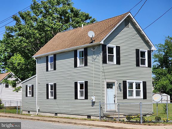 3rd image of 513 Lincoln St