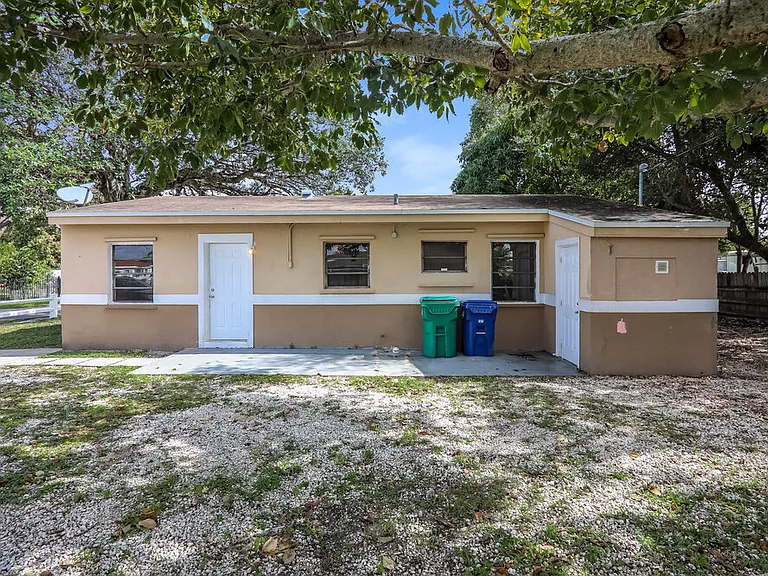 15420 NW 27th Pl — Photo 25