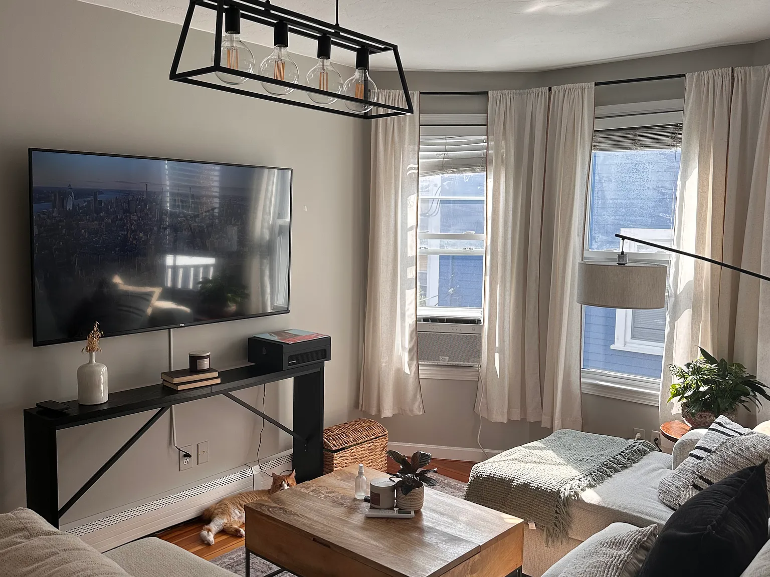 3 bed, 880 sqft, $3,250 — Photo 2