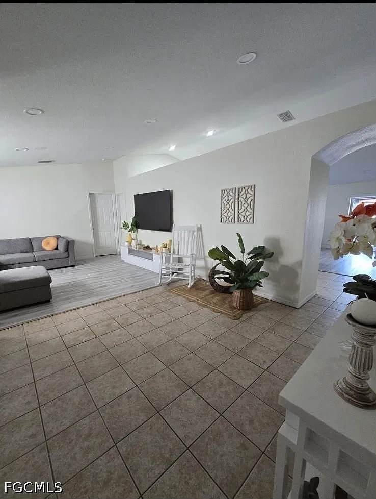 4 bed, 3.0 bath, 1955 sqft, $2,800 — Photo 1