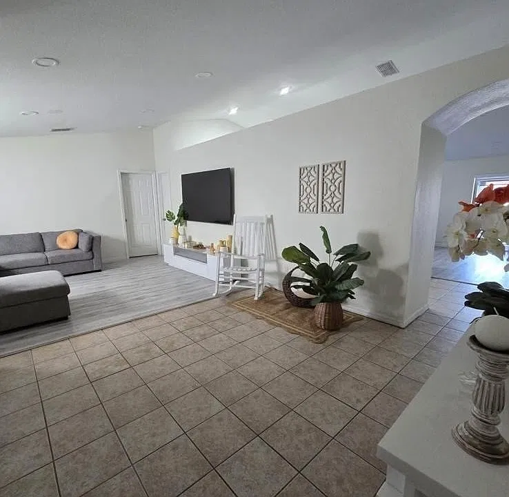 2317 NW 27th Ave