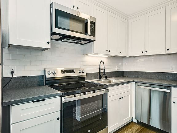 2nd image of 4218 46th St #11596396