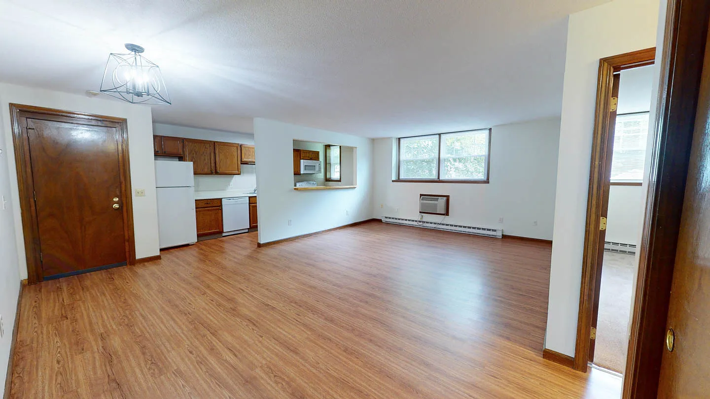215 Kings Highway — Photo 2