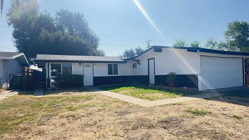 1254 E Ada Ave