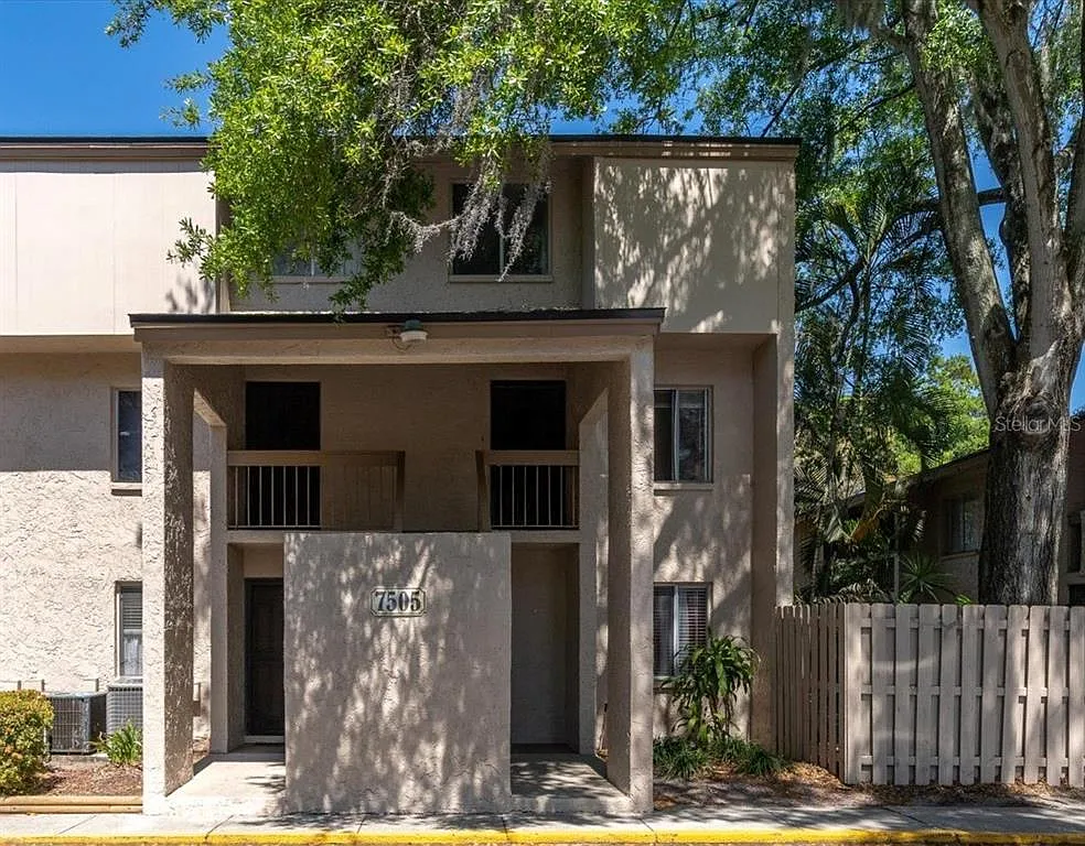 2 bed, 1.5 bath, 1074 sqft, $1,600 — Photo 1