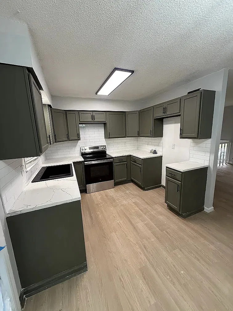 109 NW Walnut St - Lee's Summit, MO — Photo 2