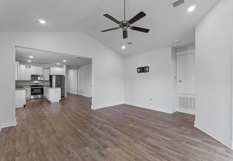 5857 Danbury Blvd — Photo 12