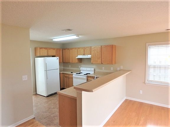 4th image of 1006 Dayton Ct