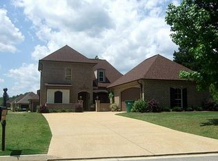 1975 Lake Circle Dr, Tupelo, MS 38801