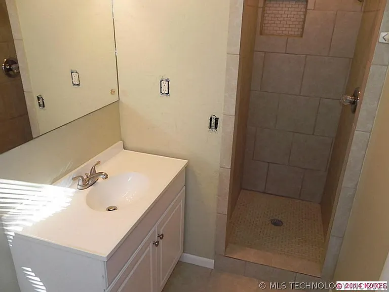 7827 Marilyn Ln — Photo 11