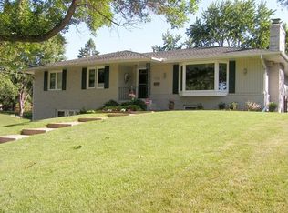 5188 Abercrombie Dr, Edina, MN 55439