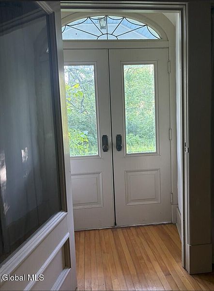4th image of 913 Sacandaga Road