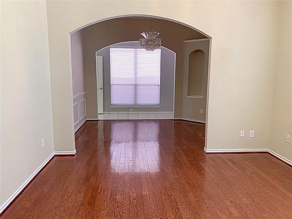 3rd image of 209 Saddlebrook Dr