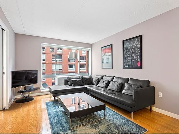 3rd image of 555 W 23rd St APT S9n