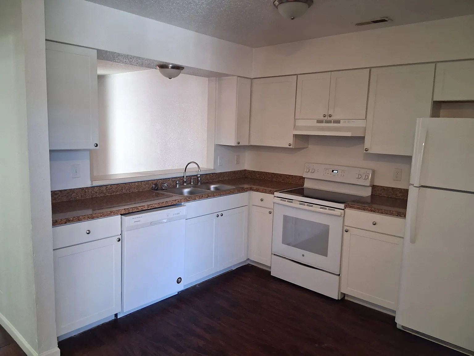 3 bed, 1000 sqft, $995 — Photo 3