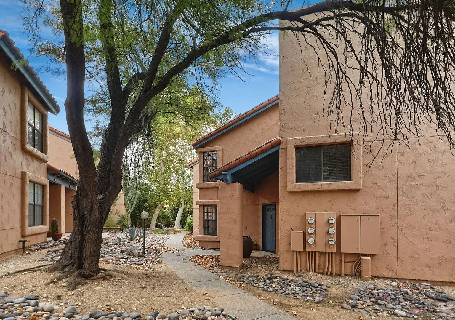 Catalina Foothills Living: 2-Bed + Loft Home with Private Patio | 85750 — Photo 2