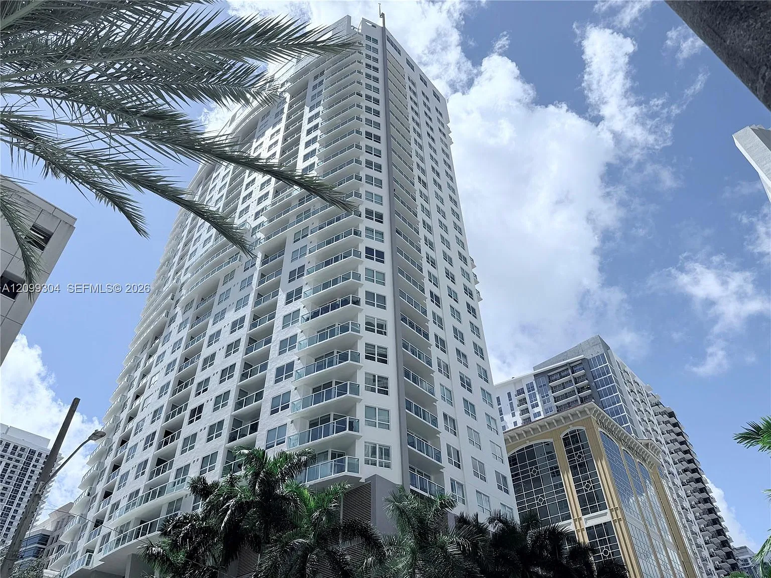 350 Las Olas Place Condo — Photo 1