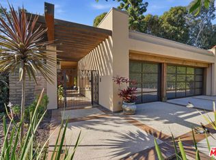 17424 Cumpston St, Encino, CA 91316