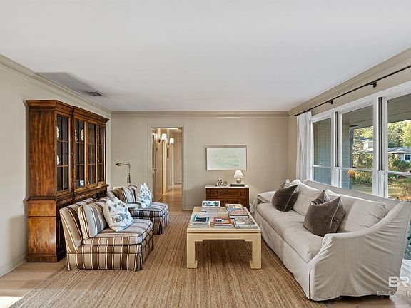 3rd image of 451 Ivy Cir