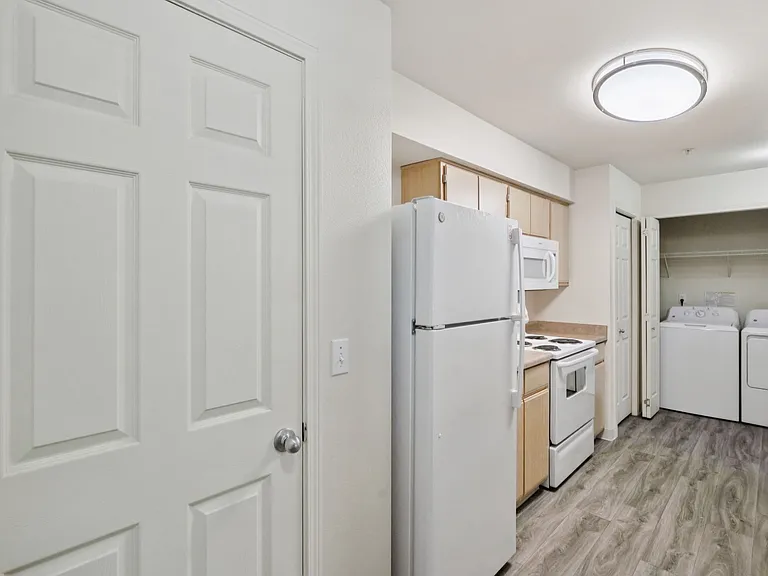 Oak Tree Apartments — Photo 46