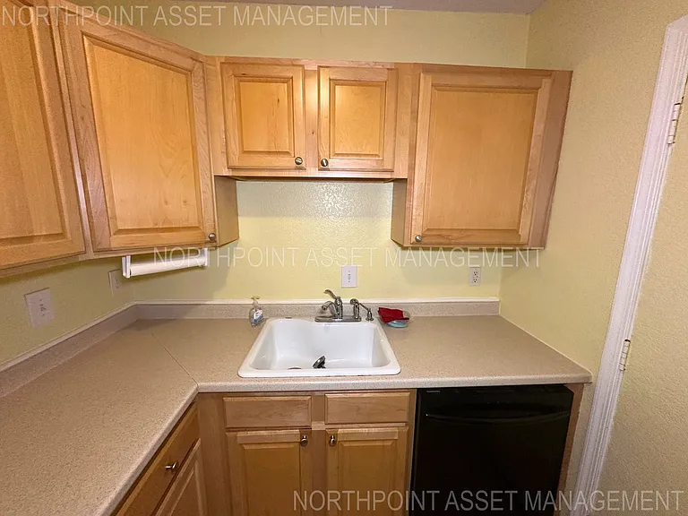 2171 NE 66th St #812 — Photo 11