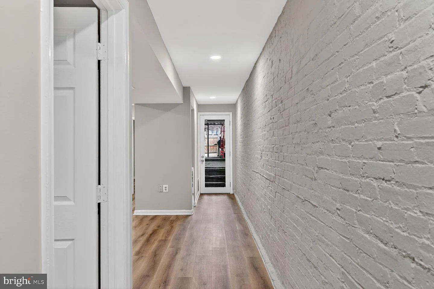 2 bed, 1.0 bath, 882 sqft, $1,850 — Photo 3